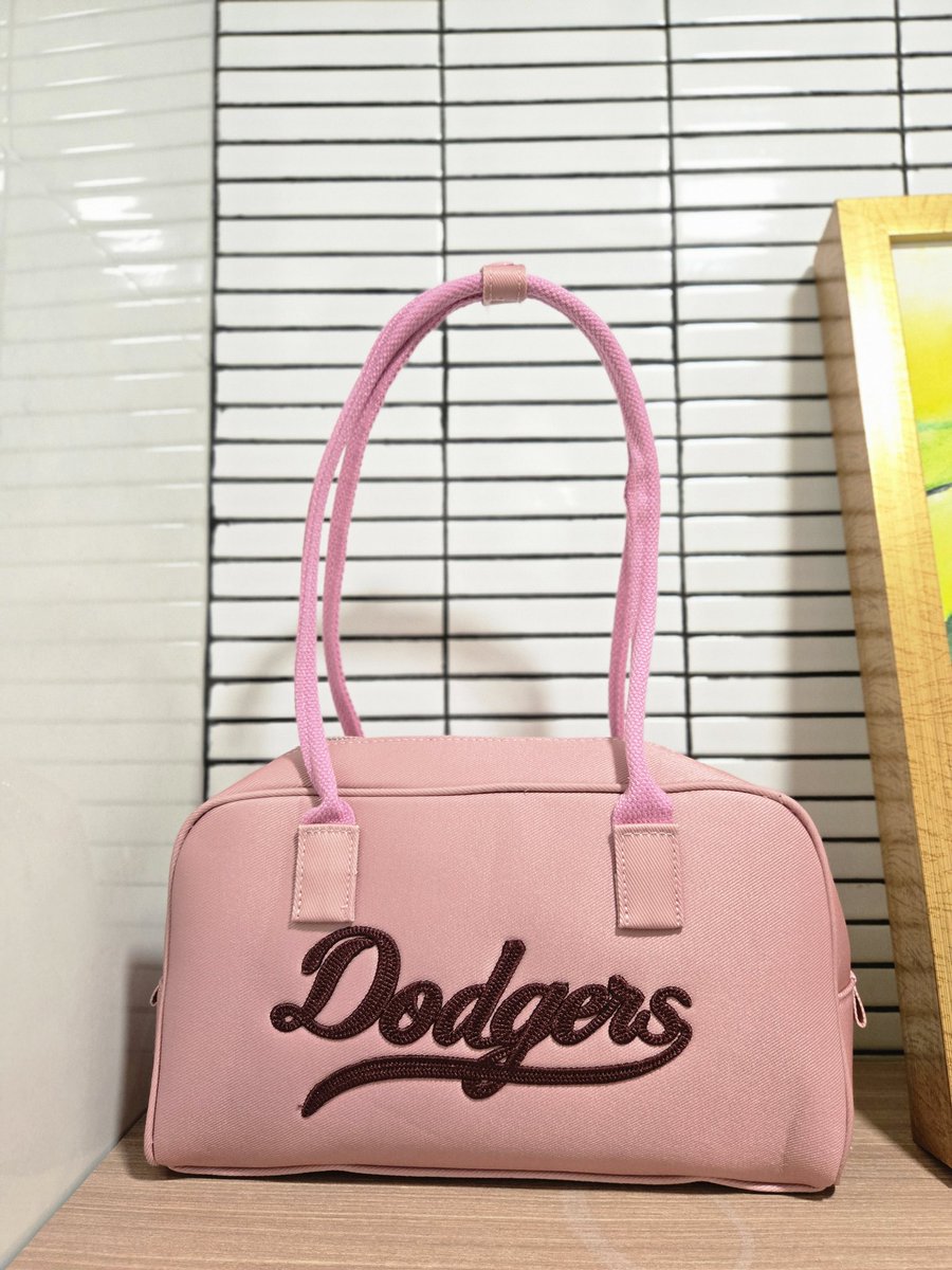 sythnmsvtn's tweet photo. WTS Preloved MLB Denim Varsity Cursive

Colour : Pink
Idr : 430k

Nego tipis
Harga di store  2jt-an

Please help RT/❤️
Bisa 🍊

#zonauang #bkk #jastipbkk #helprt https://t.co/N98GVXmB3l