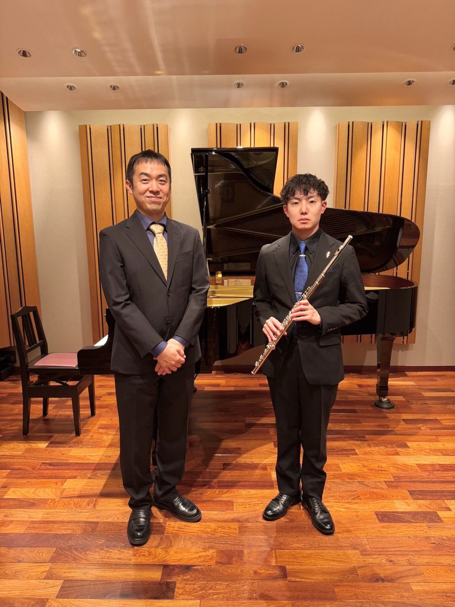 Tissimo0925's tweet photo. 5/2(土)小山功起フルートリサイタル〜【埼玉公演】、満員御礼で終演いたしました♪
お越しくださった方々、ありがとうございました！

「風光明媚」というテーマの通り、色々な風景の中を旅していくような感覚にさせる、生命力のある演奏でした♪

24日(日)には茨城公演がありますので、お楽しみに！ https://t.co/ya5HDZsY8S