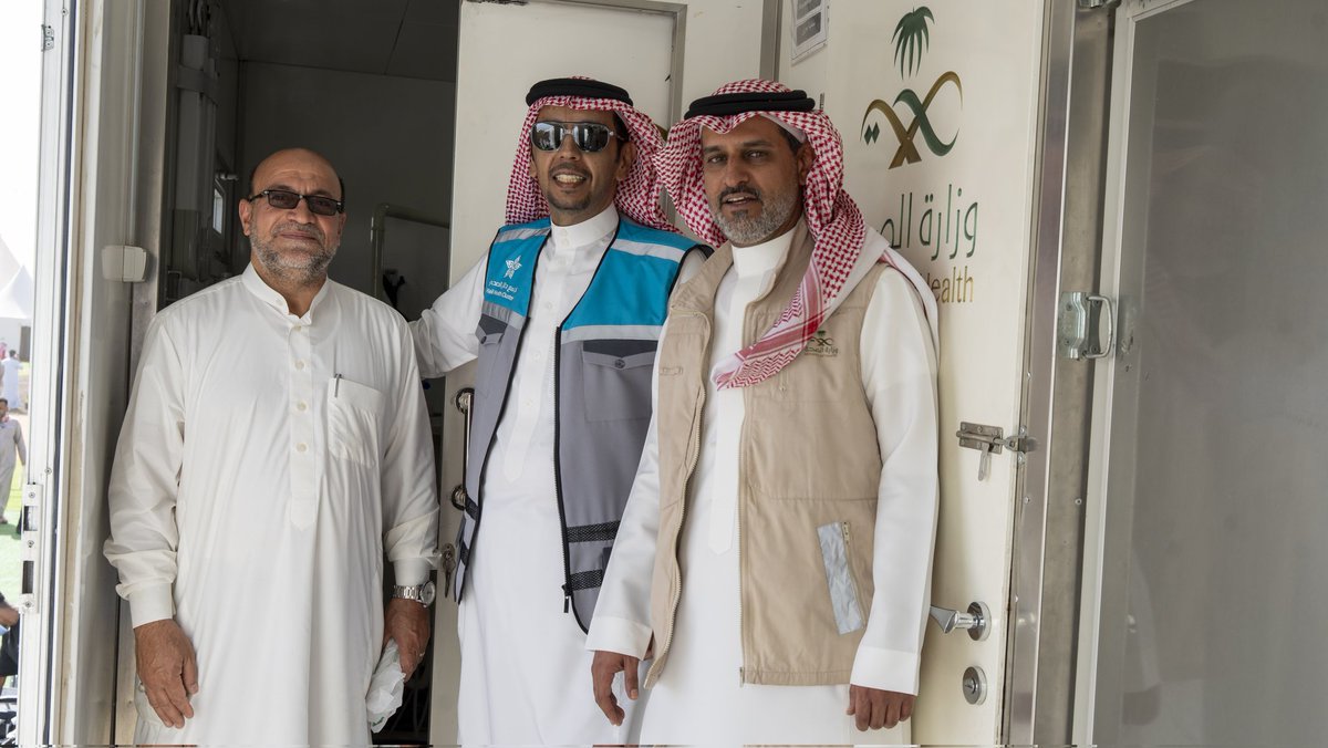hailhealth's tweet photo. #تغطية | 📸
بمتابعة سمو #أمير_منطقة_حائل، مدير عام فرع وزارة الصحة بمنطقة حائل يتفقد الخدمات الصحية الطبية في مدينة الحجاج لموسم #حج_1447هـ، وسط جاهزية تامة لكافة الفرق والمرافق الصحية لخدمتهم.
#صحة_حائل https://t.co/sWTfOquDg8