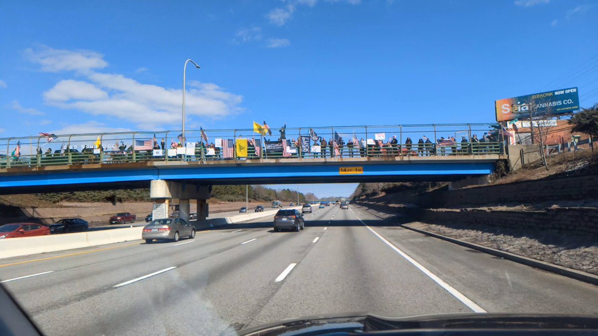 FreedomBlaze401's tweet photo. @TheStonesEG @SKingstownPD @RIStatePolice Usefully idiots? Illegal? Risky move? Bet this was fine tho right? https://t.co/oRrwBKtjZK