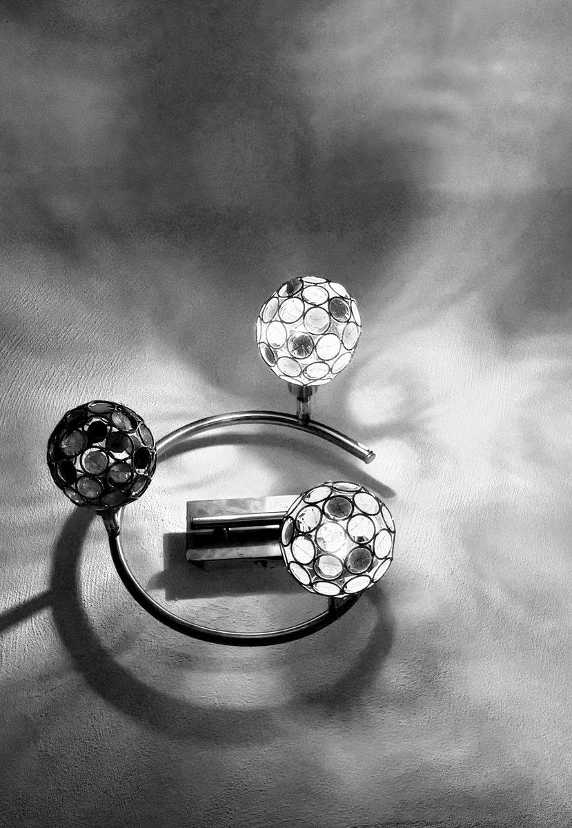 Alonein43672278's tweet image. #photography #blackandwhite #lights #reflex