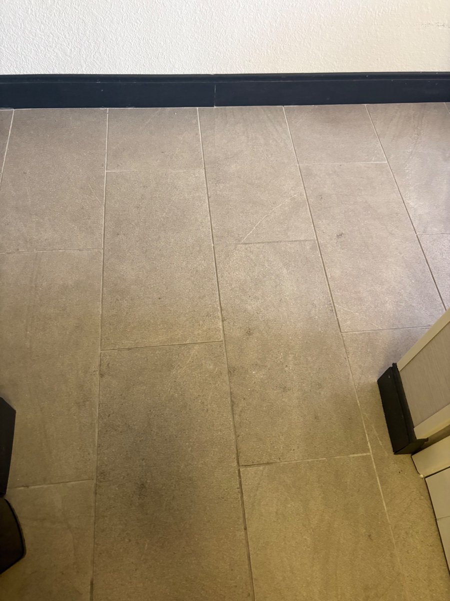 byrr83's tweet photo. @MarriottBonvoy is this acceptable cleanliness? https://t.co/bzPY9n64Pa