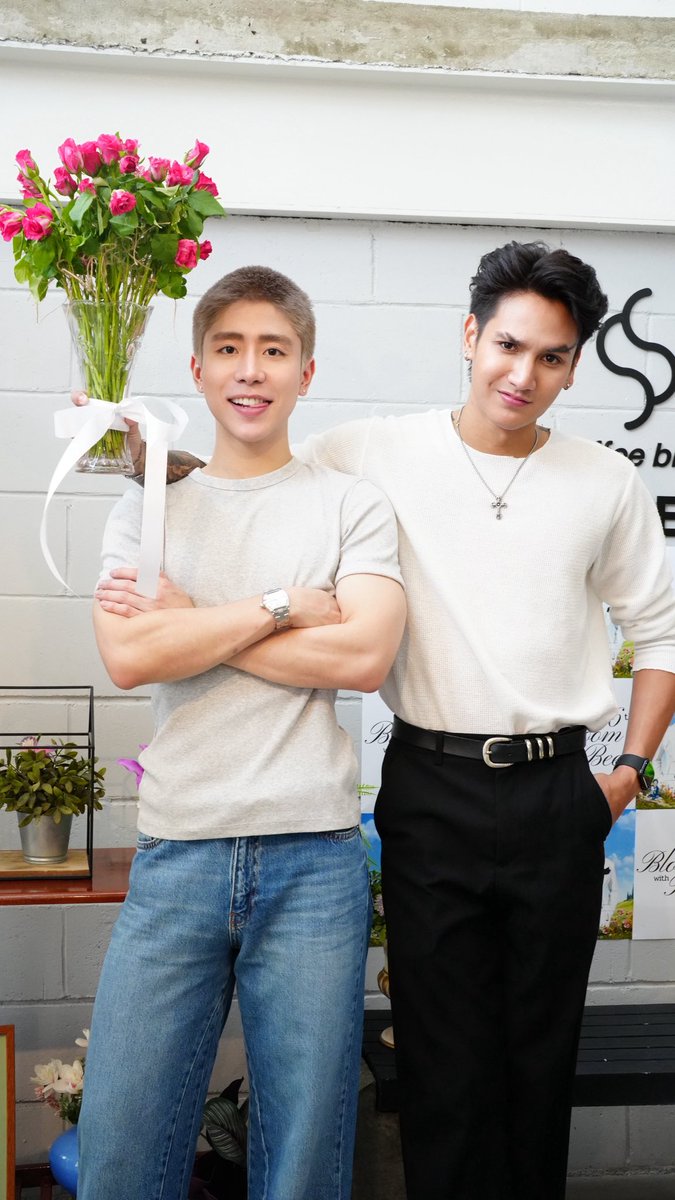 MojoMuse_MMM's tweet photo. Birthday vibes on full blast! ⚡️ 
รวมภาพในงานฉลองวันเกิดของ “บี” สุดพิเศษที่ทุกคนต้องยิ้มตาม (1)

ขอบคุณแฟนคลับทุกคนที่เนรมิตงานนี้ให้บีนะคะ🫶🏻

#26thBLOOMWITHBEE #BeeApisit #MojoMuseManagement https://t.co/nCBKeEgfC2