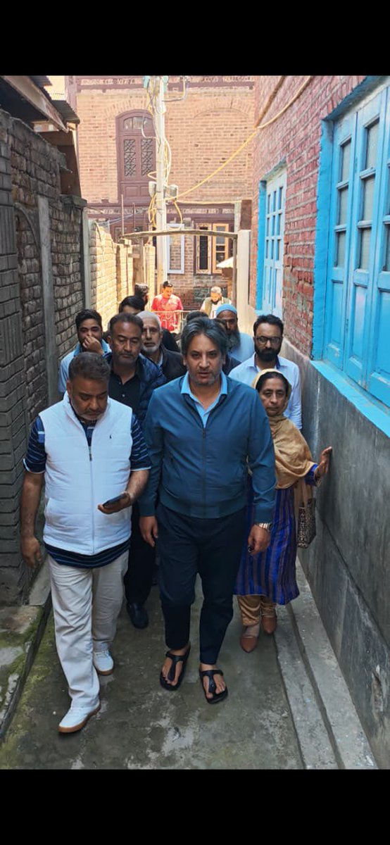 Arif_Laigroo's tweet photo. PDP Habba Kadal held a preparatory meeting for Srinagar District Convention. Workers assured strong participation.@MehboobaMufti @jkpdp https://t.co/BFmjqbR2vm