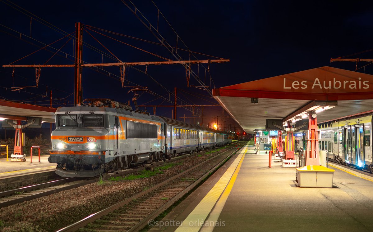 Bientôt la fin des #BB7200 aux #aubrais… 
Petite photo de la #BB7267 avec l’abri quai des Aubrais un soir sur la v5 direction #Orleans !