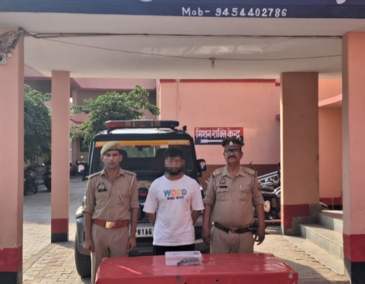 aligarhpolice's tweet image. #Aligarh । #AligarhPolice
थाना इगलास पुलिस टीम द्वारा मु0अ0सं0 226/26 धारा 109(1)/61(2)/115(2)/ 352/85/351(3) बीएनएस व 3/25/27 आर्म्स एक्ट से संबंधित अभियुक्त को मय घटना में प्रयुक्त अवैध तमंचा व कारतूस सहित गिरफ्तार करने के संबंध में-
