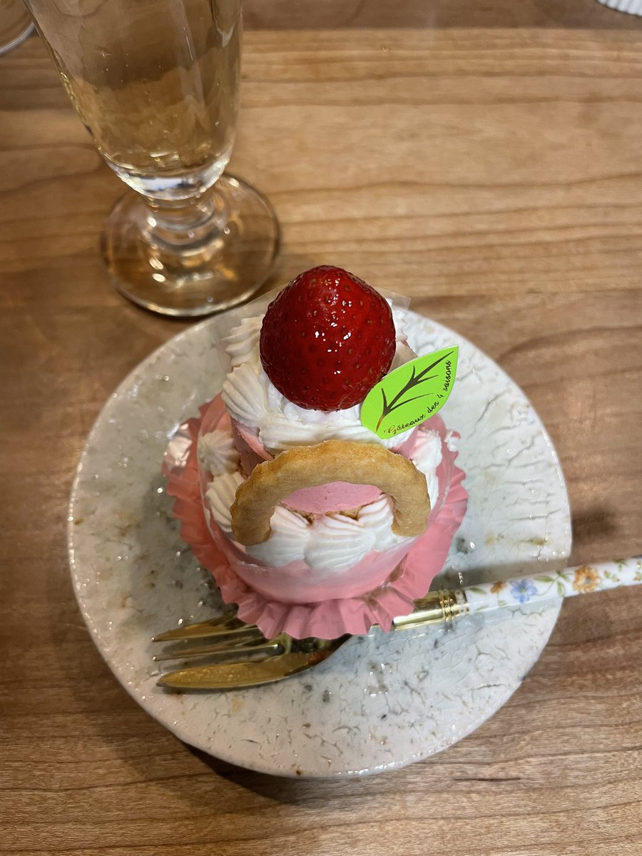 お気に入りのお皿、お気に入りのケーキ屋さん。自分の機嫌は自分でとるGW。

#草々