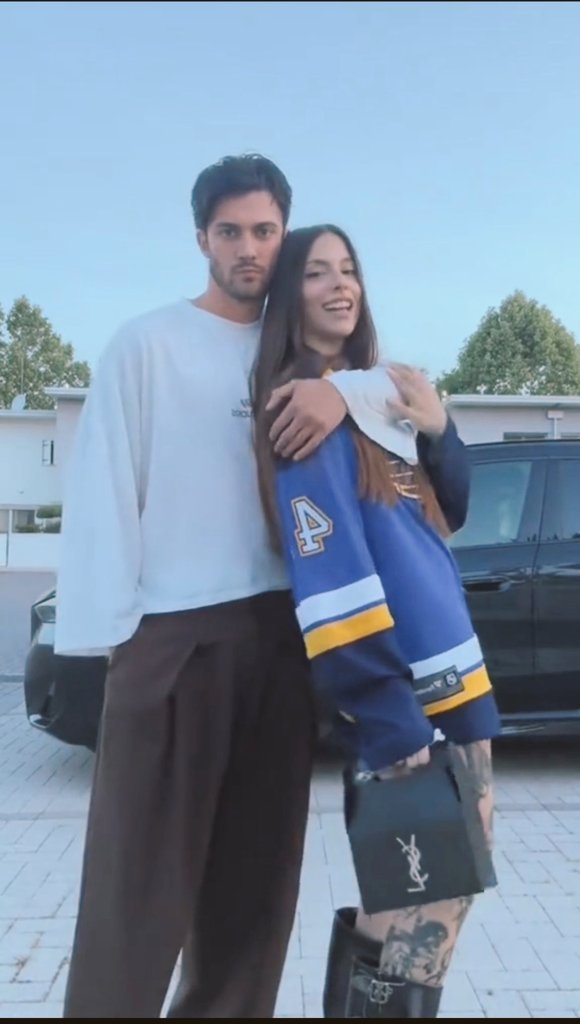 Anche in un contesto come quello del Grande Fratello, tra dinamiche e telecamere, possono nascere relazioni sincere e autentiche.
#jonita