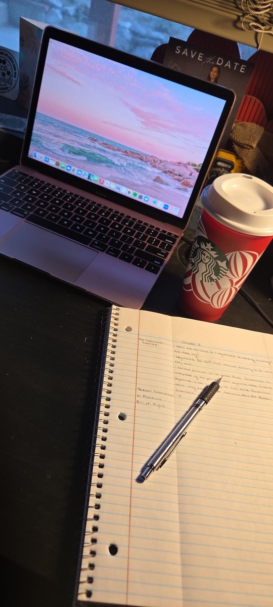 BeatrixxxKiddoh's tweet image. #GM I've got a couple quizzes to turn in before I head out for work 💻 #college #sundaymorning