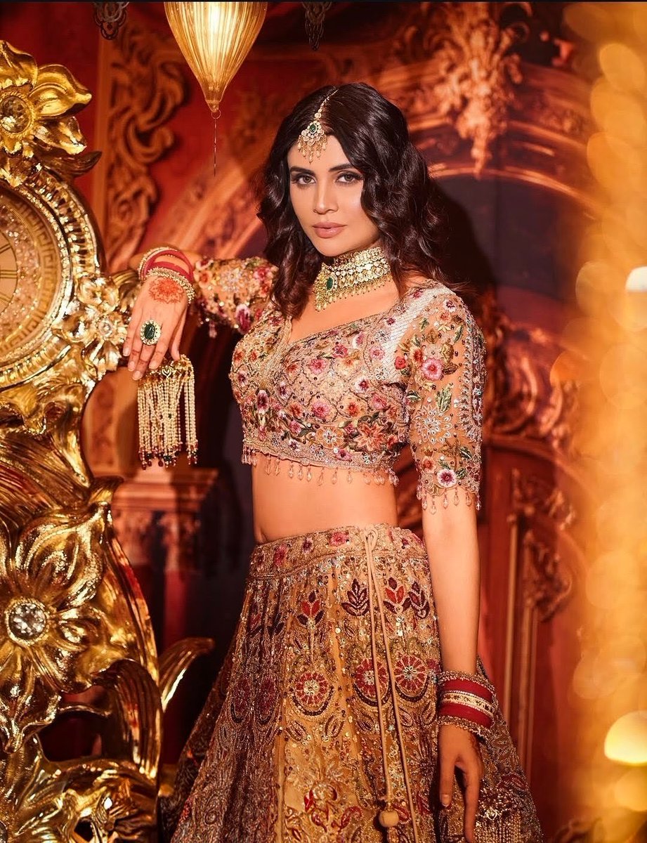 How mesmerizing she looks in this photoshoot !😍
Not gonna get over any sooner..
#MaltiChahar 💛🧡❤️