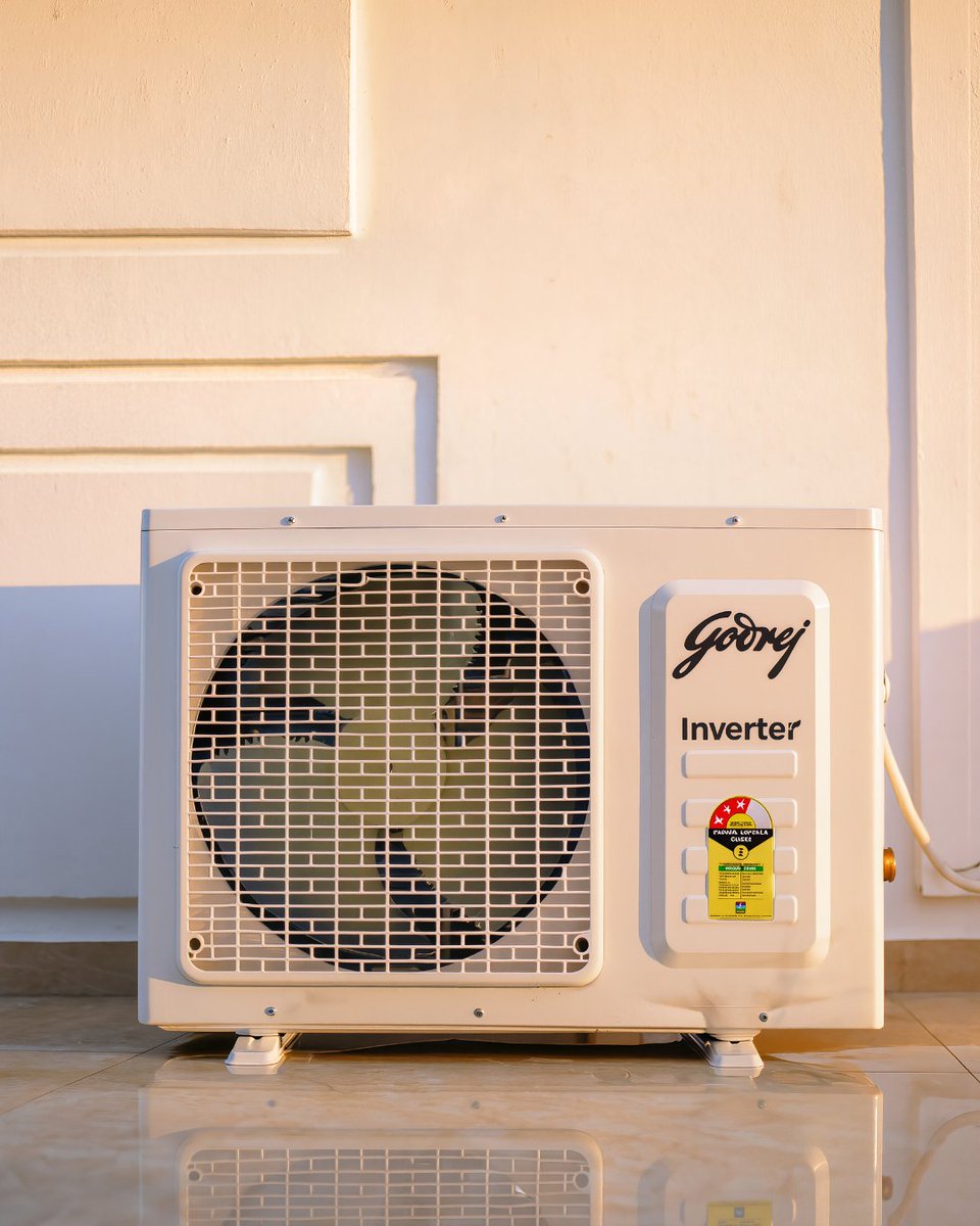 GeekmanOfficial's tweet image. I tested Godrej AC for 1 month straight in Ahmedabad's 45°C heat. 

150 sq ft room. Last floor. Direct sunlight. 
Result? 24°C in 10 minutes. 

But that's not even the best part — 5 year FULL warranty. Gas free. Service free.

youtu.be/fjzSwM-nIC8

#ac #godrej #geekman