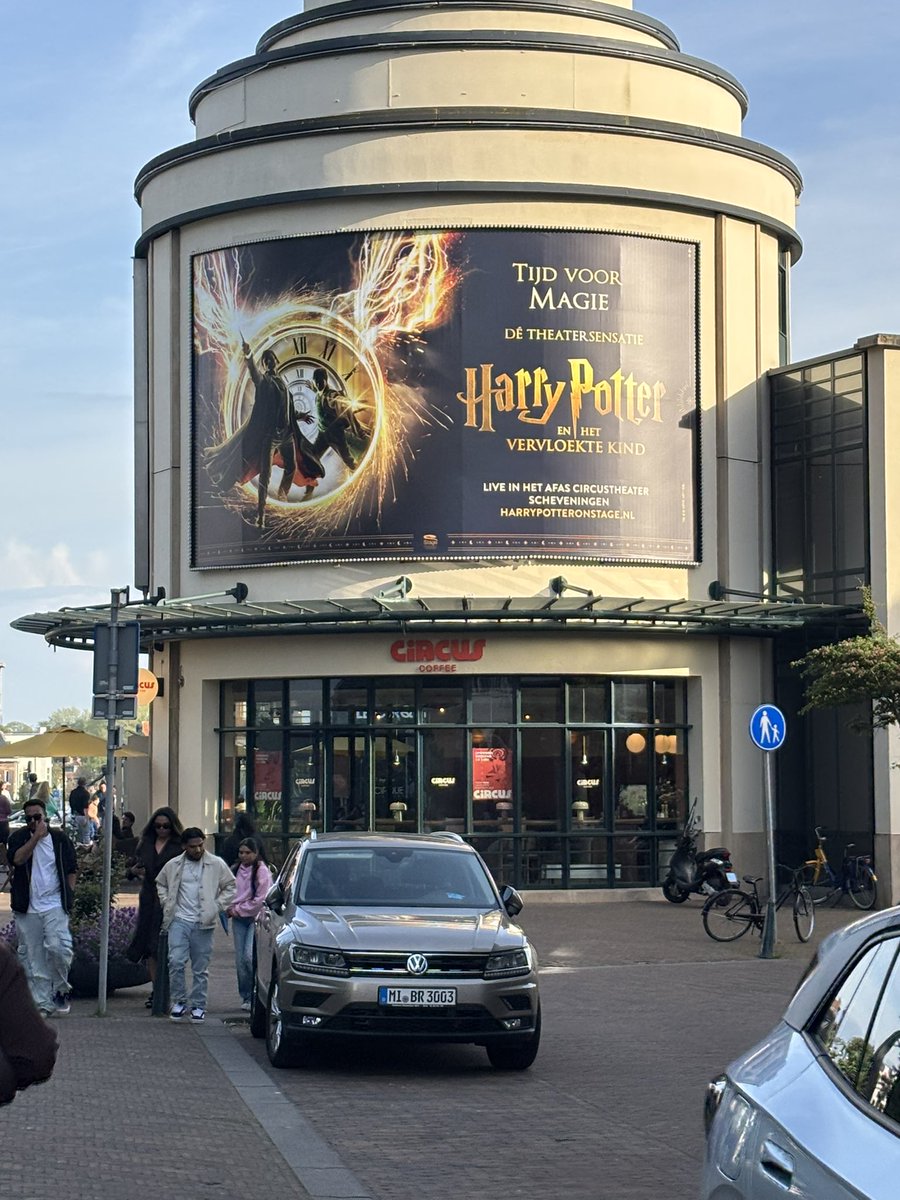 Loisblom's tweet image. Tip! Was echt heel erg leuk!

#harrypotter #toneel #scheveningen
