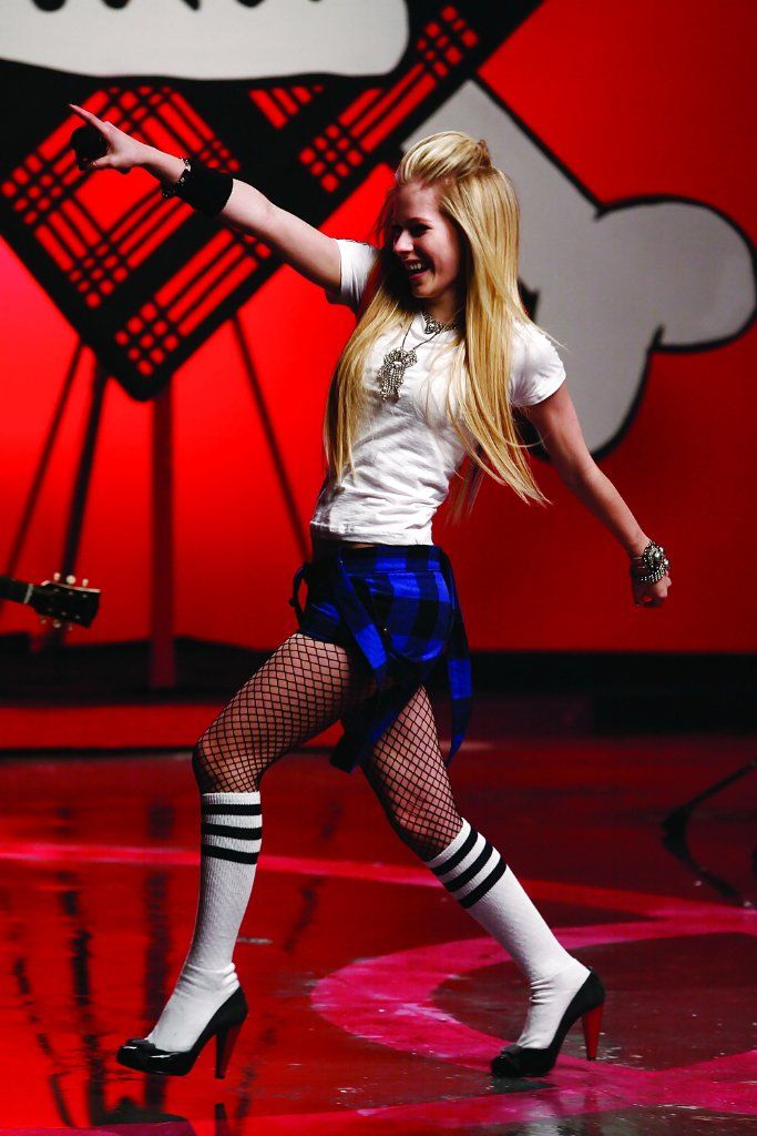 avril things tweet media