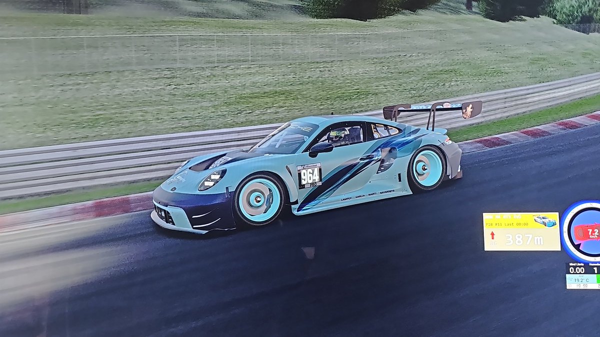 F1navaCOD's tweet photo. Saluden al Porsche que ha completado 179 vueltas a Nurburgring 24 Horas, acabando P5

¡Gozada! https://t.co/2gXtSdLNHa