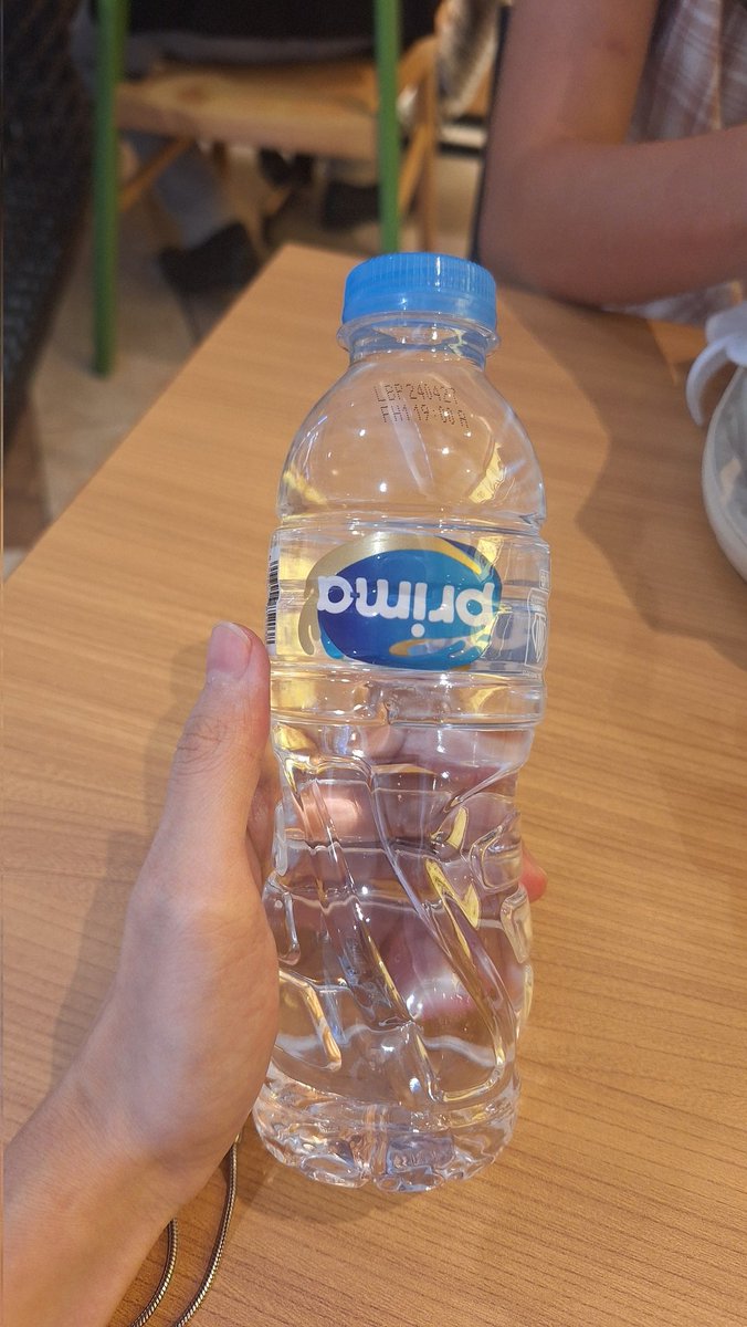 bookttoki's tweet photo. @primawaterID min label nya kebalik👍🏻 https://t.co/0YxE494sUm