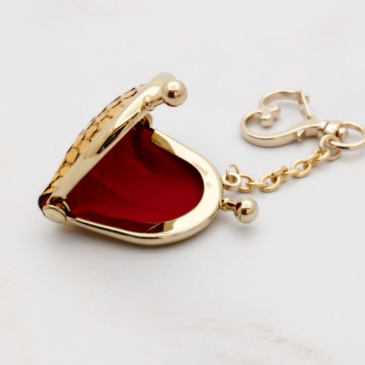 EARSHGOLD tweet media