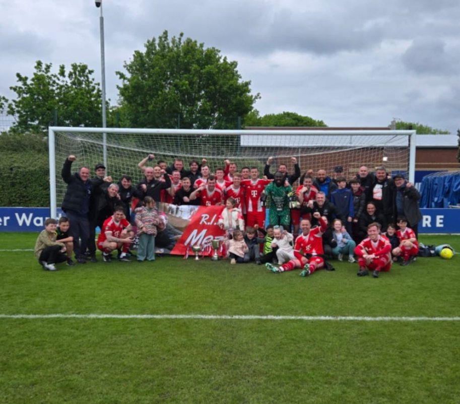 Bowie19891878's tweet photo. Another trophy in the bank, very hard game as expected, defended brilliantly second half and managed to see the game out 2.1.
Onto the biggest of them all next week. UTB https://t.co/CErpUSbULc