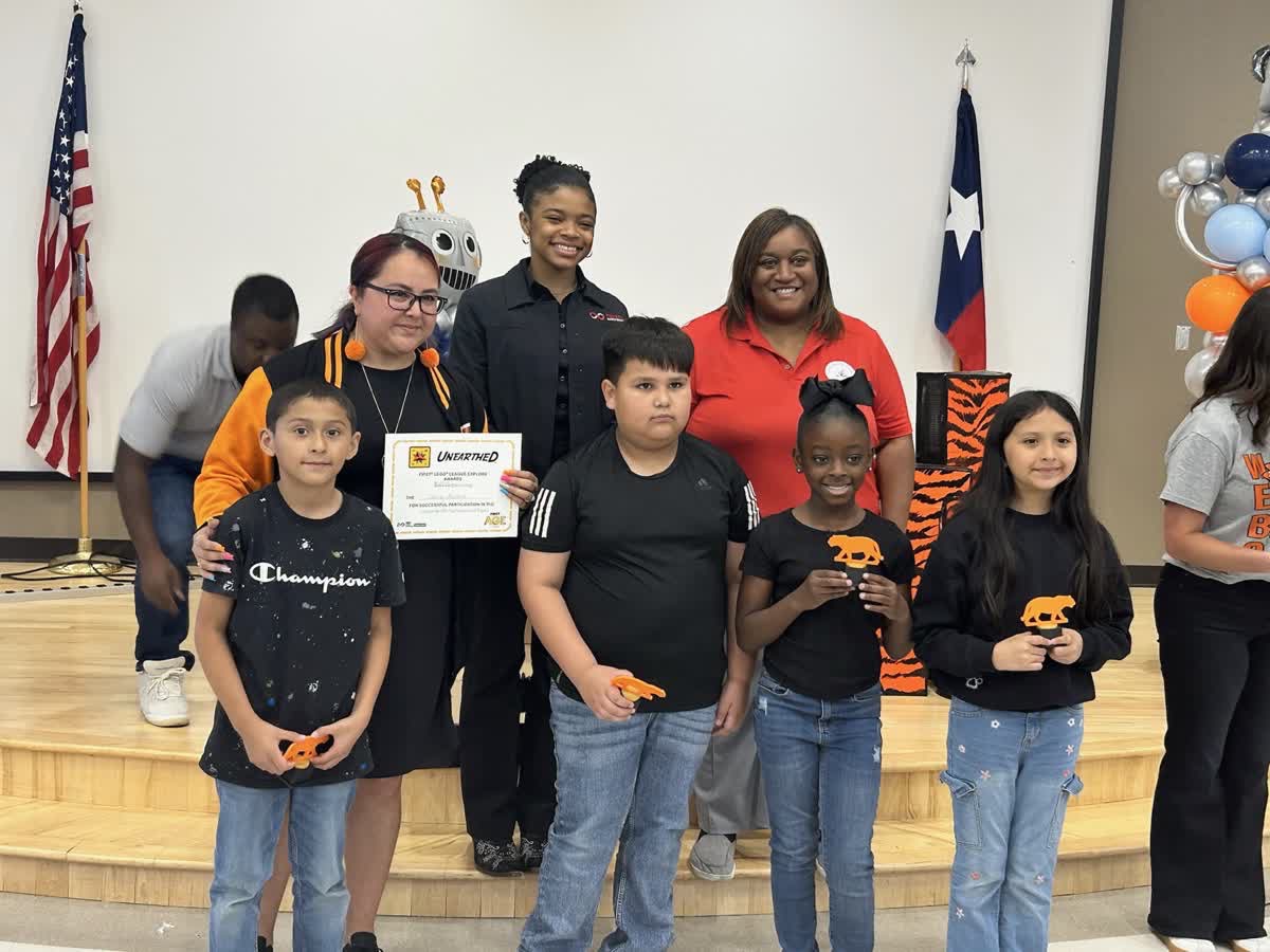 DrDab_Okafor's tweet photo. I'm so proud of our amazing teachers and students who represented @HESLancaster at the district's Tournament of Tigers! Way to go! #OneTeamOneDream 🧡🖤🙌🏾 https://t.co/WCPpq2aC8B