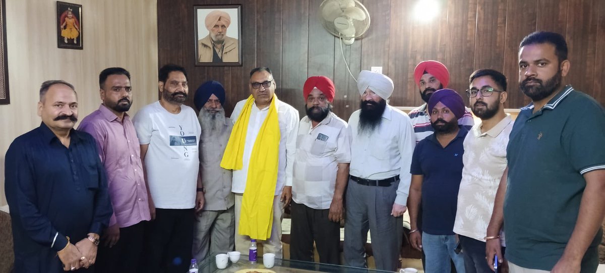 DewanPawan's tweet image. मिशन 2027 के तहत मॉडल टाउन एक्सटेंशन में “चाय ☕ पर चर्चा” के दौरान सामाजिक व राजनीतिक मुद्दों पर विचार-विमर्श हुआ और मिशन को सफल बनाने का संकल्प लिया गया।
#Mission2027 #ChaiParCharcha #TeamWork #SocialDiscussion #PoliticalAwareness