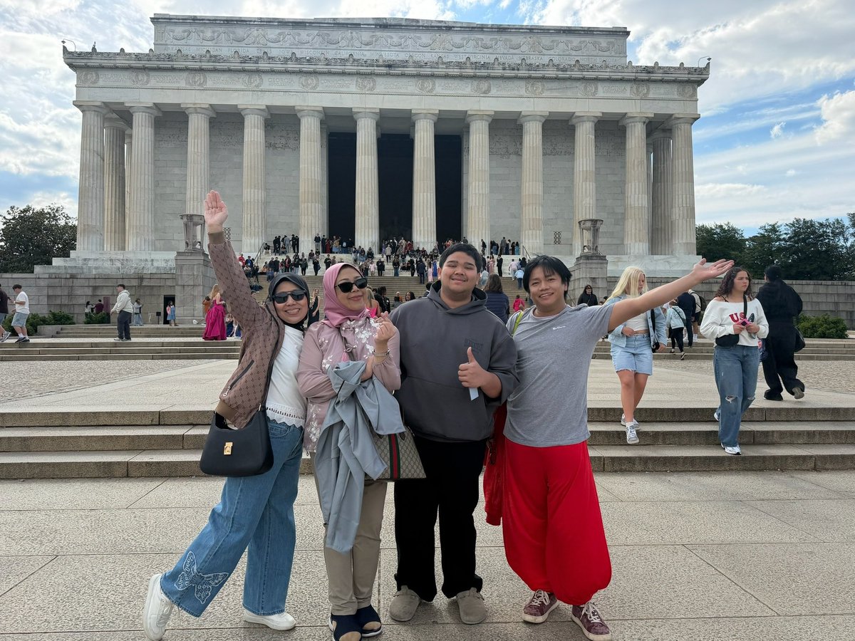 redginger143's tweet image. Pasyal pasyal with my cousins. 🇺🇸✨ Strolling around and making memories in Washington DC.🏛️

Ended the day with a well-deserved seafood buffet 🦀🦐😋

Thank you for the visit, and ingat pabalik ng Pinas 🇵🇭✈️ See you again this December! ❤️

#FamilyTime #DCTrip #Grateful