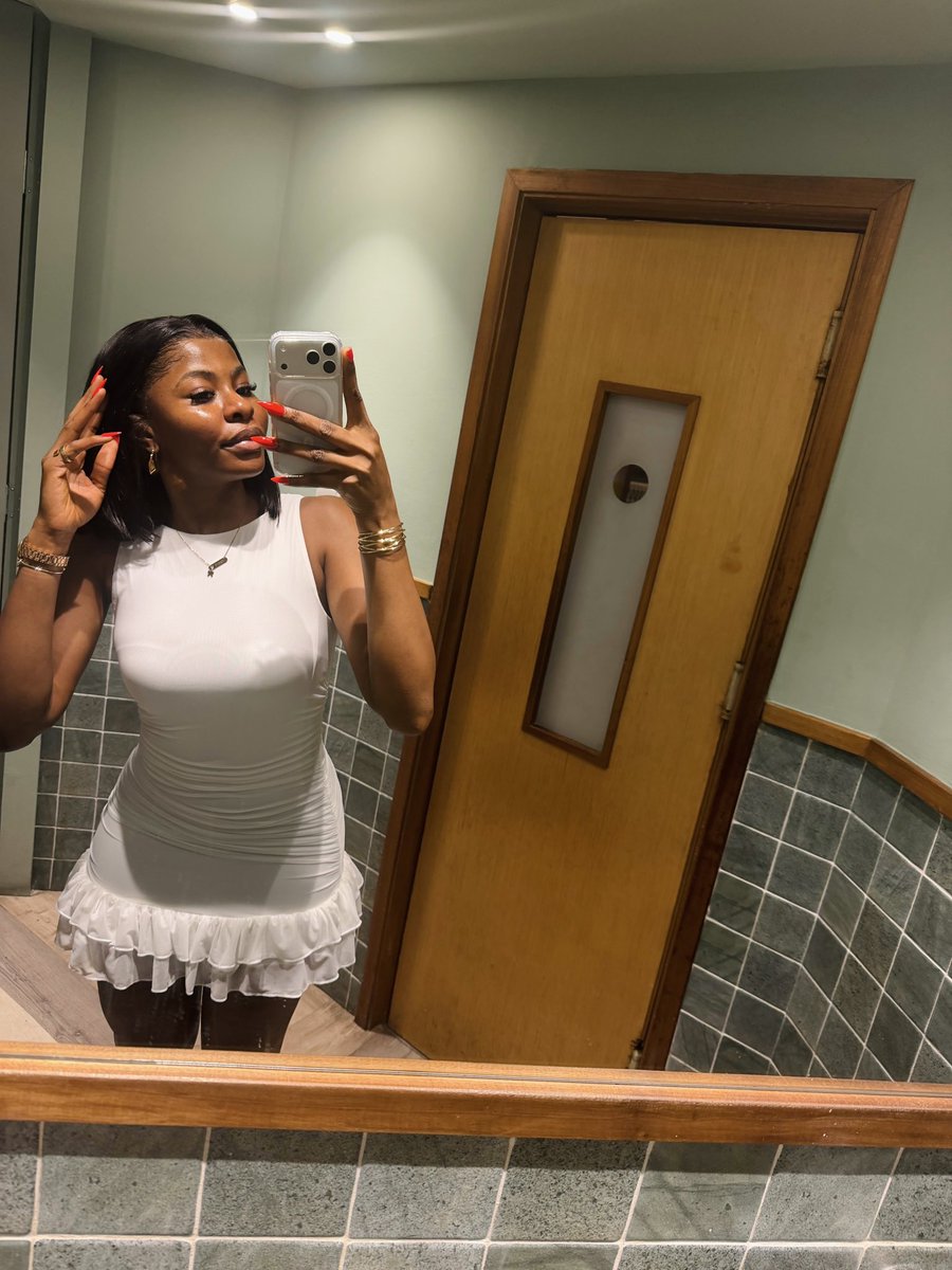 Annie🦋 tweet media