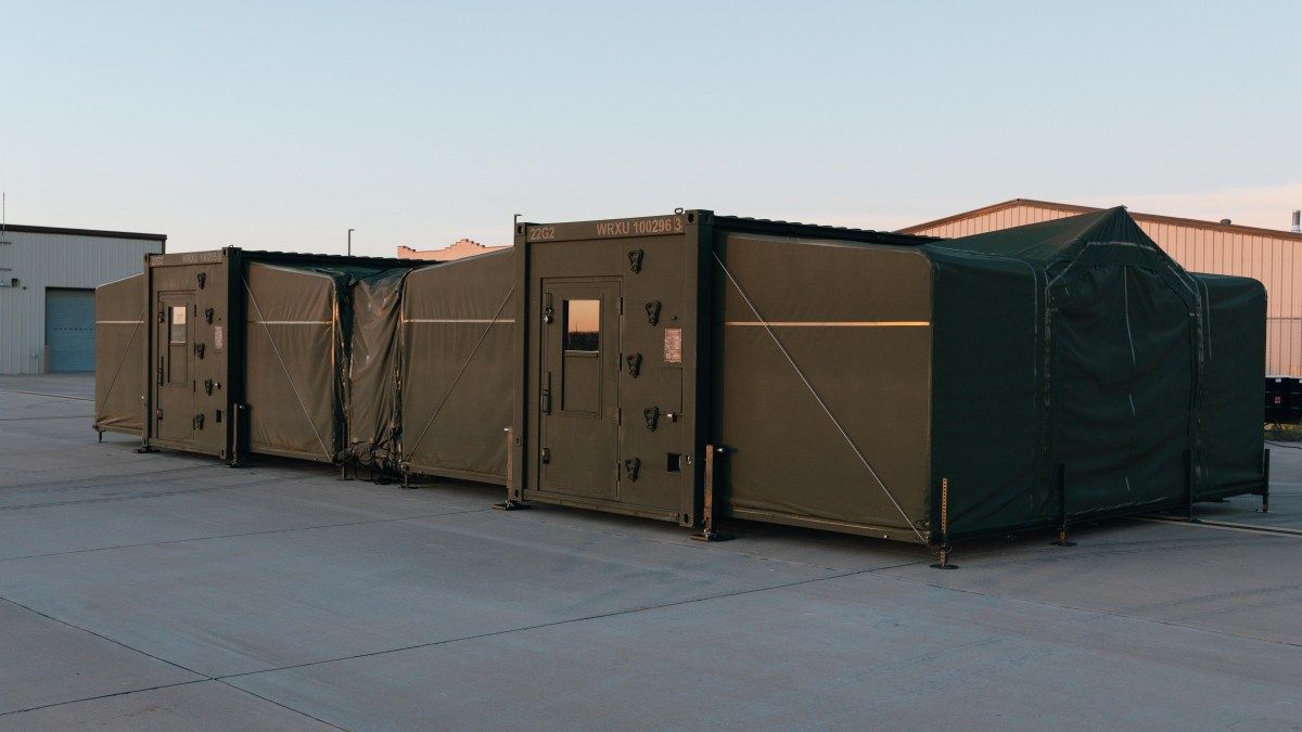 tobi8ur's tweet image. Firestorm Labs raised $82M to put drone factories inside shipping containers and move production closer to the field.

Manufacturing used to chase cheap labor. Now it chases contested airspace. Progress has weird vibes. #DefenseTech #Robotics