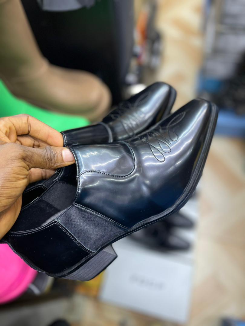 queendimma17's tweet photo. Powerful Footwears 💯 Tested and Trusted #authenticity 💯 kindly send in your orders and inquiries via WhatsApp  08182115591
Nationwide delivery 
International delivery https://t.co/v4znUou0EE