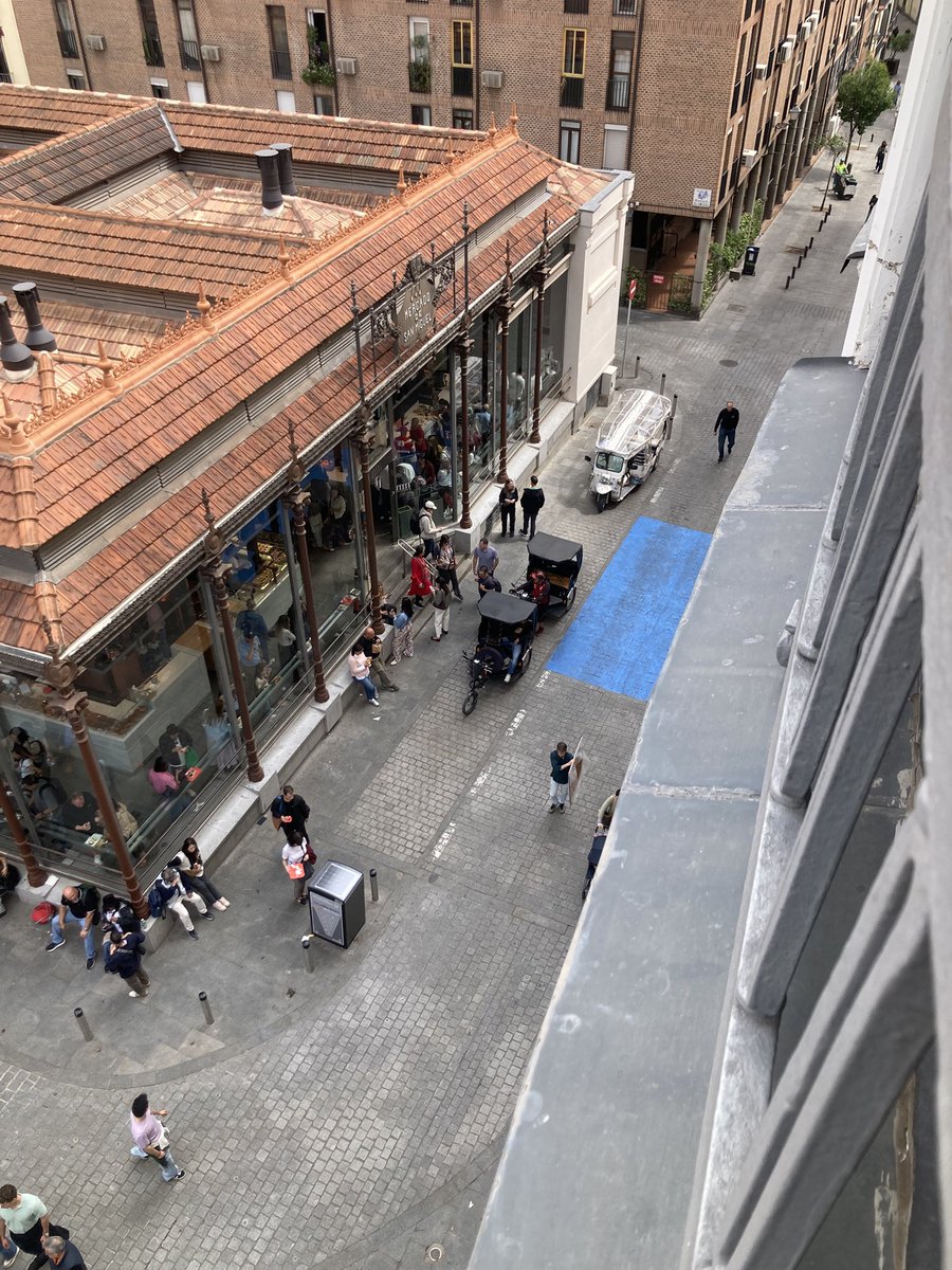 jjmanzanaresg's tweet image. @AgentesMovMad @policiademadrid @VPmmad #madrid esto son las calles peatonales de Madrid, una vergüenza, lo habitual, aqui nadie hace su trabajo… esto es lo que nos venden en Madrid…