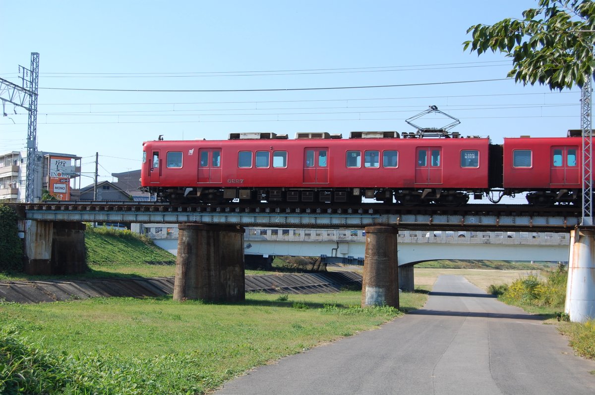 _train_train tweet media