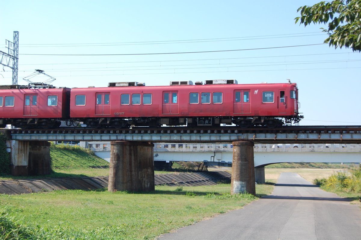 _train_train tweet media