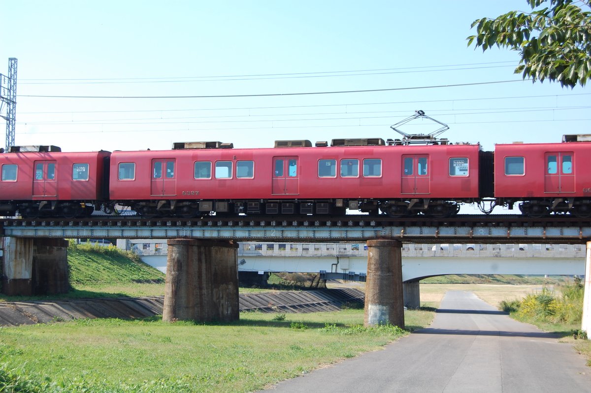 _train_train tweet media