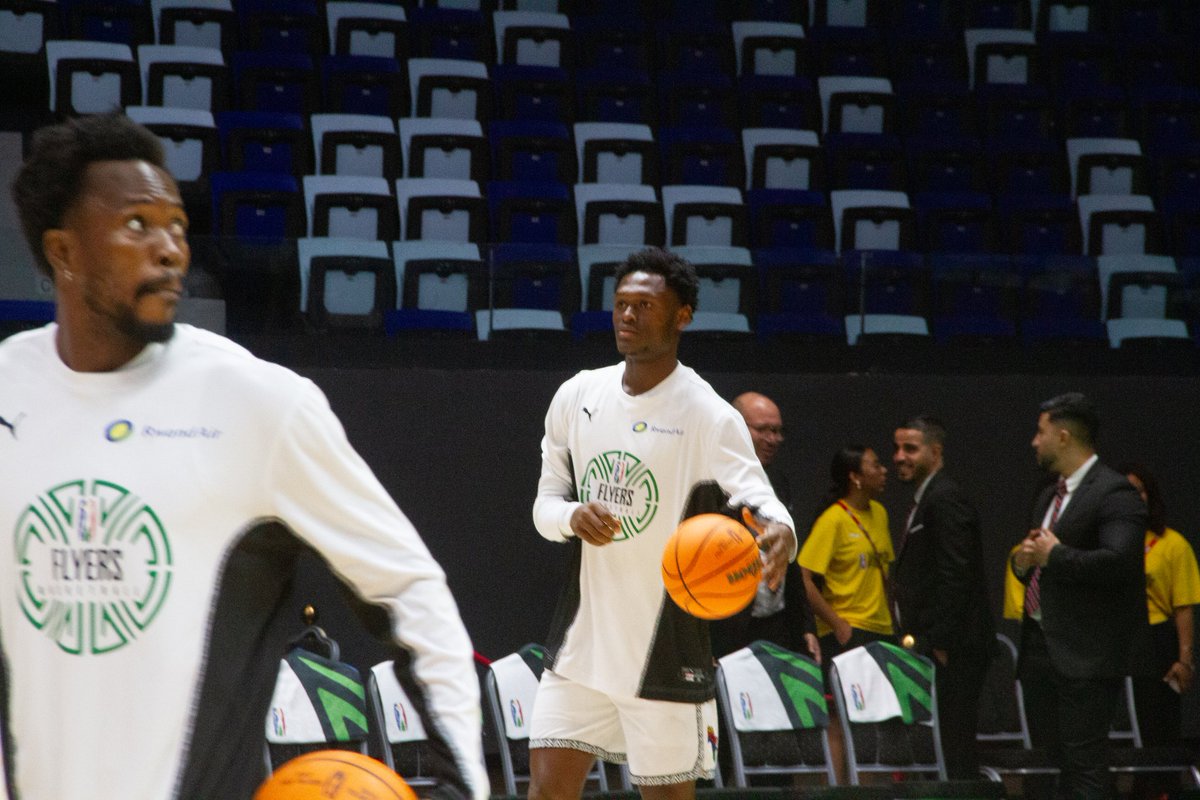 Afiemo_'s tweet photo. Pregame warm up.
Lets go @Maktownflyers π€²πΏπ©
#BAL6 #Balseason6 https://t.co/WM7z6YhJIQ