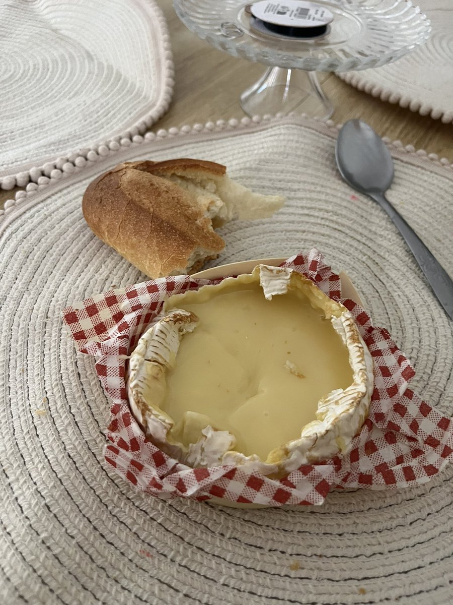 Userr_Less's tweet image. Jsp qui a eu l’incroyable idée de créer le fromage au four, mais merci pour tout vrm 😊 !! #loveyou❤️
