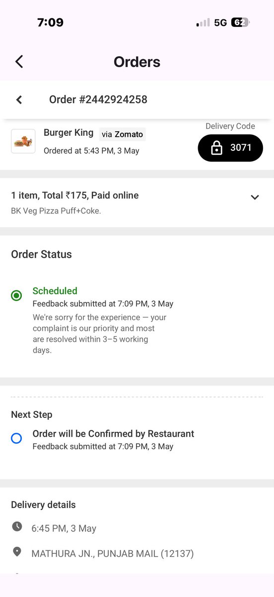VivekMxpert's tweet photo. Even after taking money, the traders do not accept this facility of Food in Train provided by Railways @RailMinIndia @AshwiniVaishnaw @zomato @zomatocare @BurgerKing https://t.co/M4nvNm3y93