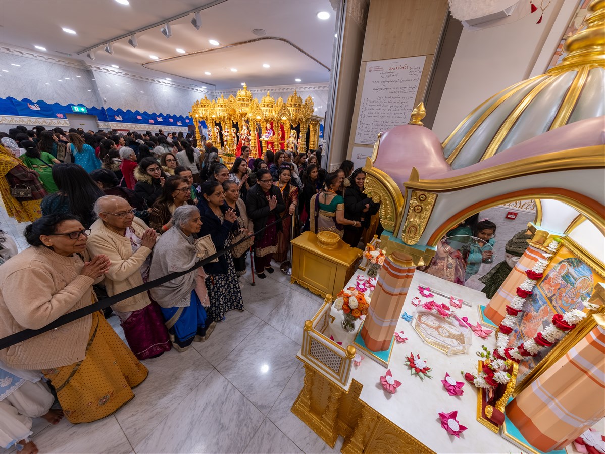 BAPS's tweet photo. Akhand Dhun: Annual Prayers for Success, Peace and Harmony, Wellingborough, UK https://t.co/TE7phLDLSD https://t.co/uRKKDB2PCQ