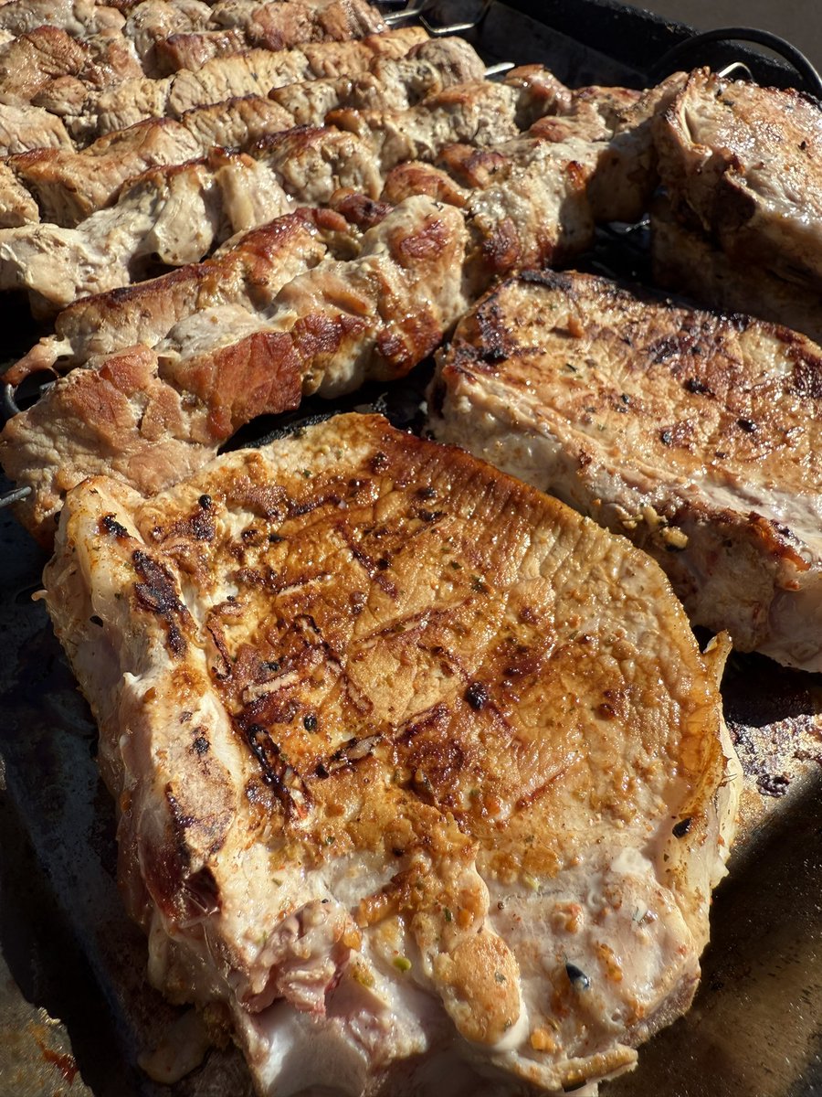 nechakovski's tweet photo. Sunny sunday, charcoal barbecue - an easy day in Bitola #Macedonia @WeberGrills https://t.co/ARGYkeTVLC