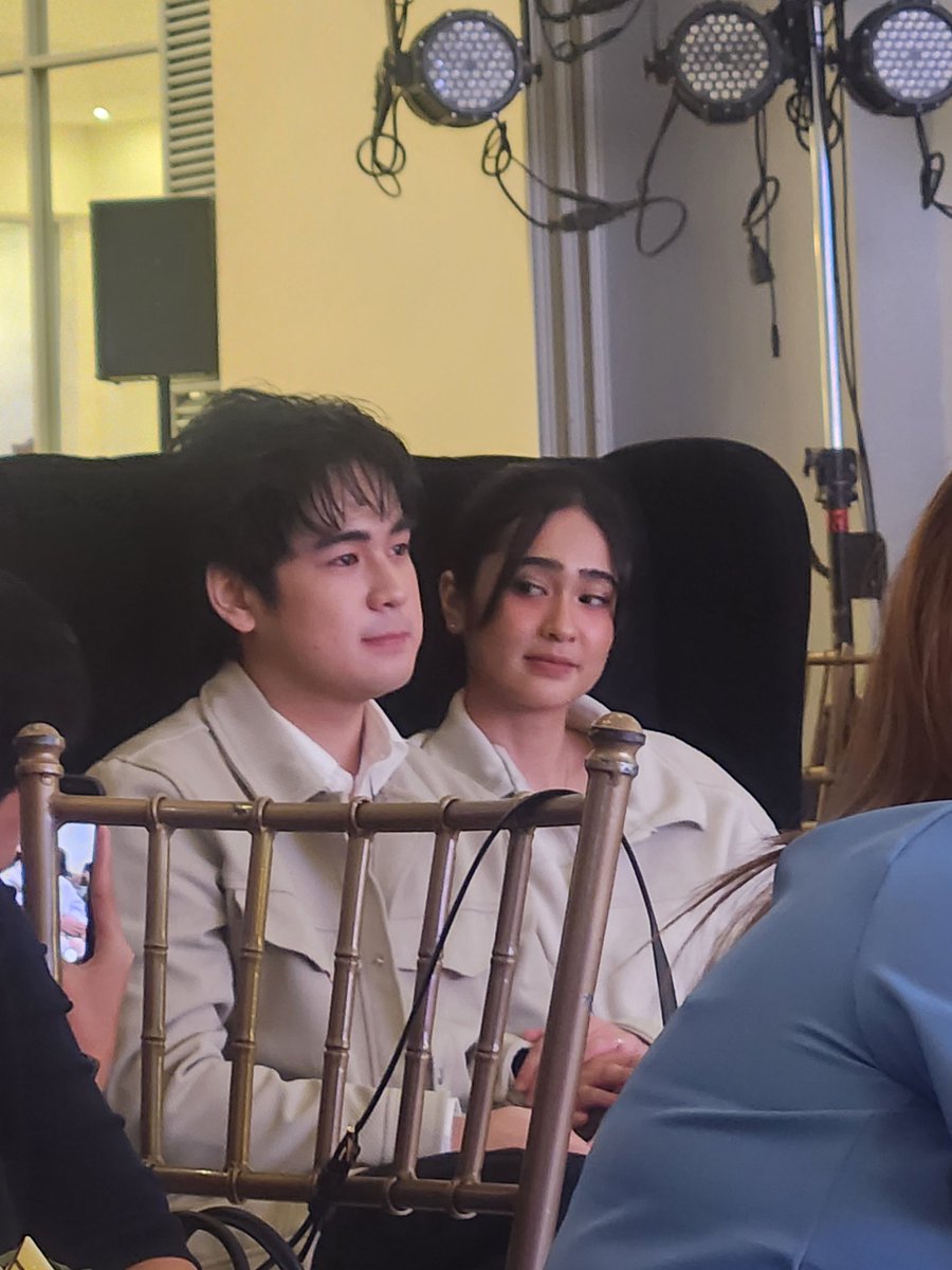 yeonseulz's tweet photo. miguel's crying and eliza's checking him 🥹

LIZGUEL OUR LIFETIME
#ELIfoundHerMIGssingPiece https://t.co/L0NVylfN1N