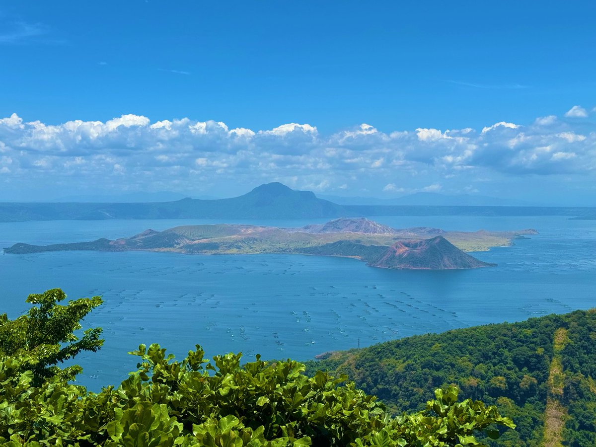 Baggins90's tweet photo. Taal 🌋 https://t.co/CIiJ3Y9b4F