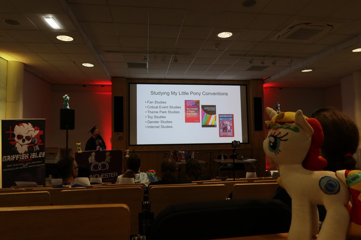 MissLibussa's tweet photo. Sunday in Mane Hall at @griffishisles : #MLP bingo with @BexiLouLaa, Magic roundabouts with Maz and MLP #conventions study.

Still few hours of ponies &amp; #bronies fun left, so back to the crowd and enjoy every minute! https://t.co/PEY5ucZwp4