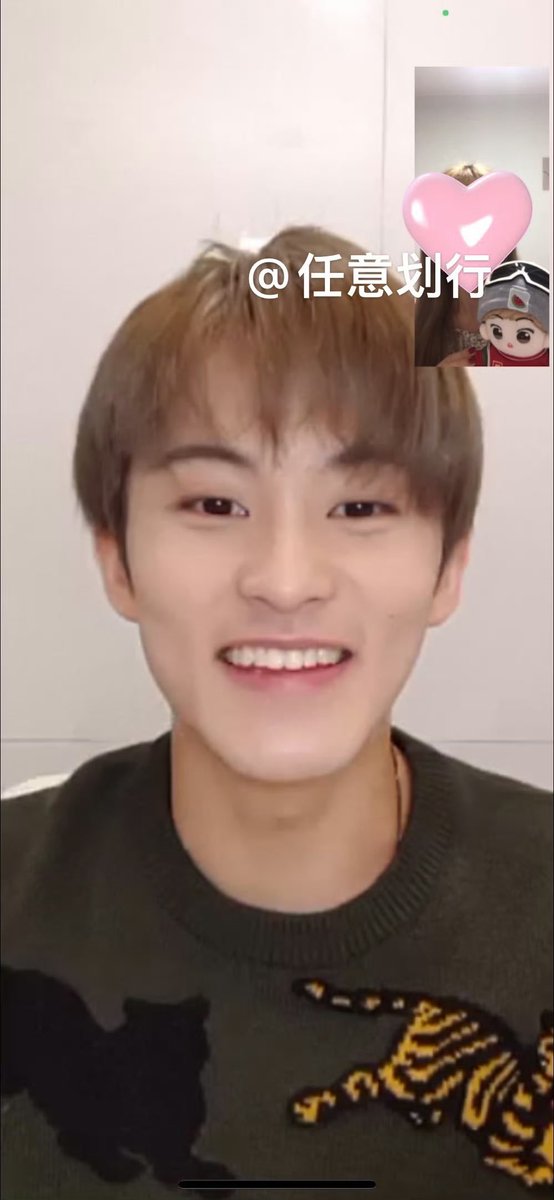 99leemark0802's tweet image. 201207 이즈위 영통 팬싸 #마크 #MARK

🔗 weibo.com/6961987263/457…