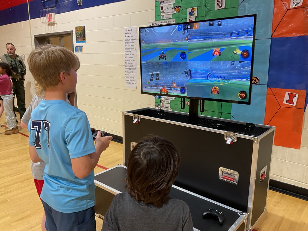 wcsCOmp's tweet photo. Fairview Elementary loved our STREAM Night! We were so thankful for all community support from FVHS, PTO, &amp; families coming out! #HelpingHawksFly #stemchallenges @WCSedu https://t.co/8S6bB6ybqw