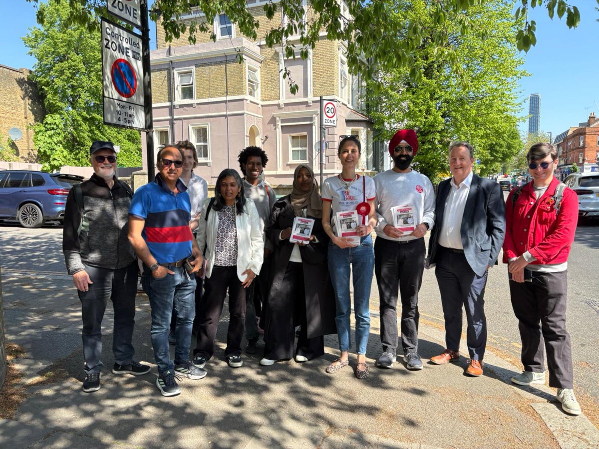 RupaHuq's tweet image. Some great #LabourDoorstep in North Acton ward of late including with @DrRosena and with @_petermason plus many @EalingLabour councillors. Residents pleased to see us and engage

Great team of @BlerinaHashani @guneet_malik @hodanhaili in place for May 7th #voteLabour