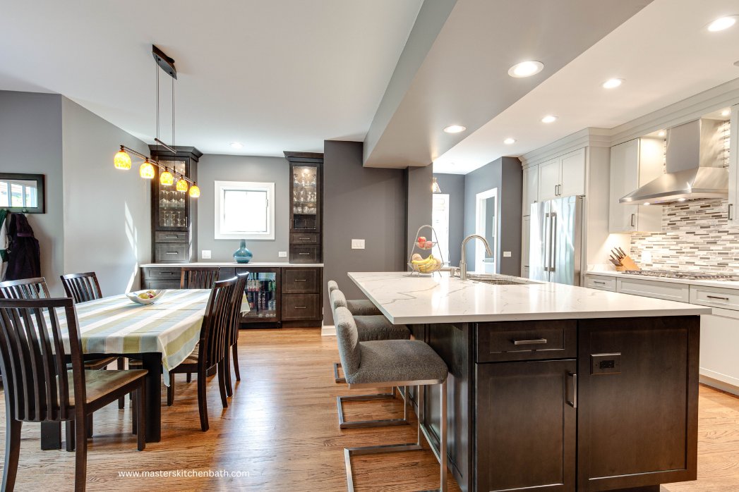 Masters_K_Bath's tweet photo. In an open floor plan, the #kitchen is no longer a separate room, it becomes part of the overall composition of the home. The most spaces feel visually connected, where #cabinetry, #finishes, and color tones carry seamlessly into the living area.
https://t.co/6pk8SMXP84 https://t.co/clhzLhChjU