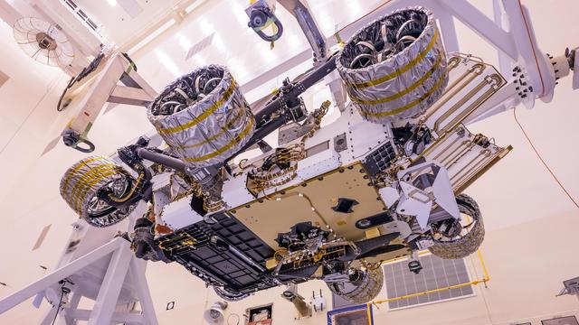 OuterSpaceHub's tweet image. 🔴 Postcard from Mars
🛰️ Mars · NASA image archive
🪐 Archive view · 🌍 Earth date 2020-04-10

The Mars Helicopter, visible in lower center of the image, was attached to the belly of NASA's Perseverance rover at Ken…

#Mars #NASA #RedPlanet #Space #Rover #Explore