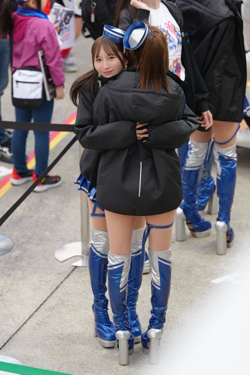 ikepova's tweet photo. 2026.05.03-04 #SUPERGT Rd.2
富士スピードウェイ
(day1 kids' WALK)

(前) 安藤笑 (@emichii087)さん
(後) 林れむ (@hayashi_rem)さん

#林れむ ちゃんを優しく抱きしめる #ぇみちぃ

#安藤笑
#pacificFairies #pacificracing #ウマ娘
#スーパーGT
#レースアンバサダー #RA https://t.co/W3FLVLFxAW