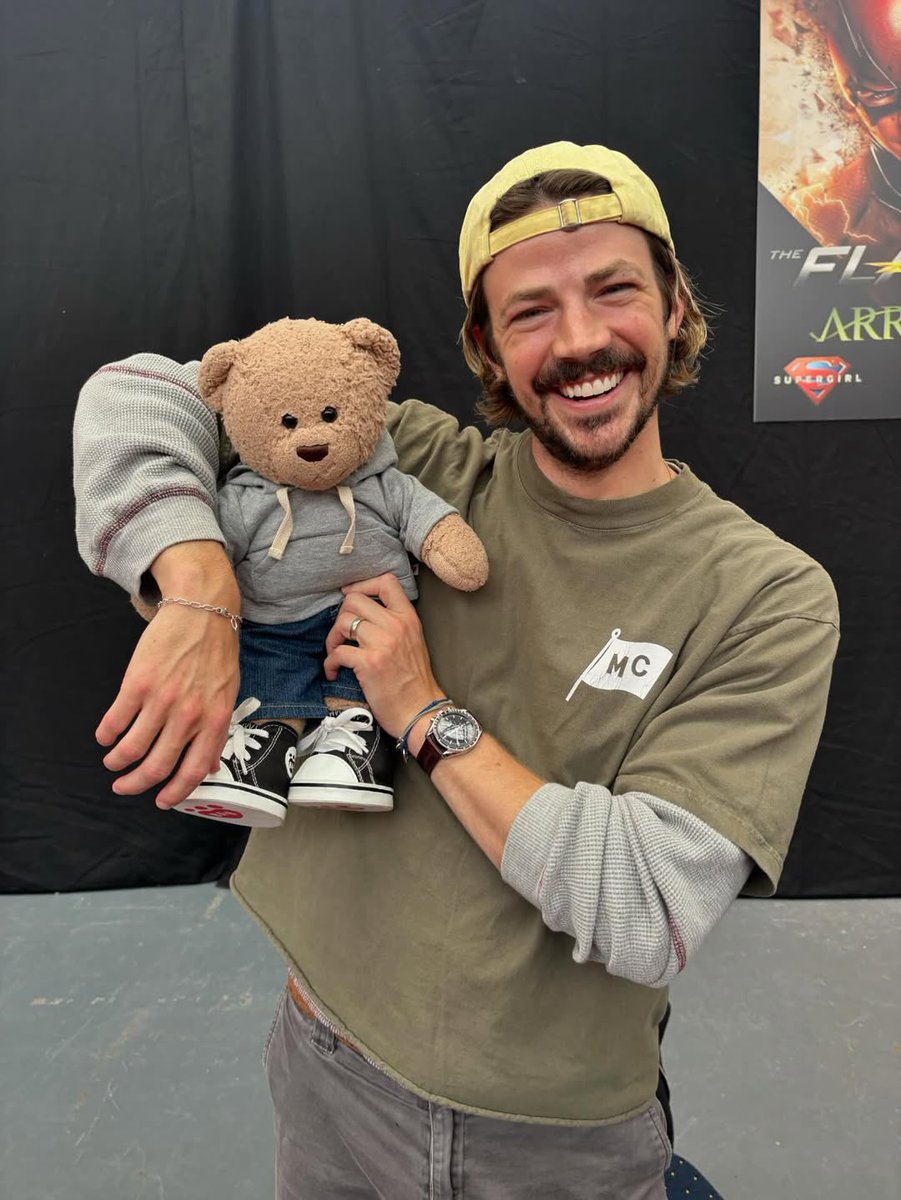 Grant Gustin Brasil tweet media
