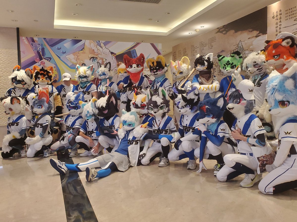 d1w2d1w2's tweet image. The massive 'Hi Furry' event was held at the Foshan Hilton Hotel! 
佛山ヒルトンホテルで開催されたあの超盛大な『ハイ・ファリー (Hi Furry)』！これは中国のファーリー界隈ではとても有名なオフライン大規模イベントです。

#FurryFriends  #FurryFriendship #furrycomic #furryarts