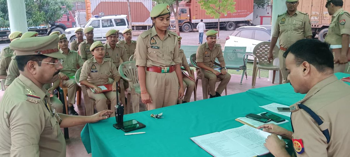 sonbhadrapolice's tweet photo. #ASP_HQ श्री अनिल कुमार द्वारा थाना चोपन का आकस्मिक निरीक्षण व रिक्रूट आरक्षियों/महिला आरक्षियों को ब्रीफ किया गया तत्पश्चात थाना क्षेत्रान्तर्गत पैदल गश्त कर सुरक्षा व्यवस्था का लिया गया जायजा
@digmirzapur
@adgzonevaranasi
@Uppolice
@dgpup https://t.co/OnfmFZFzAI