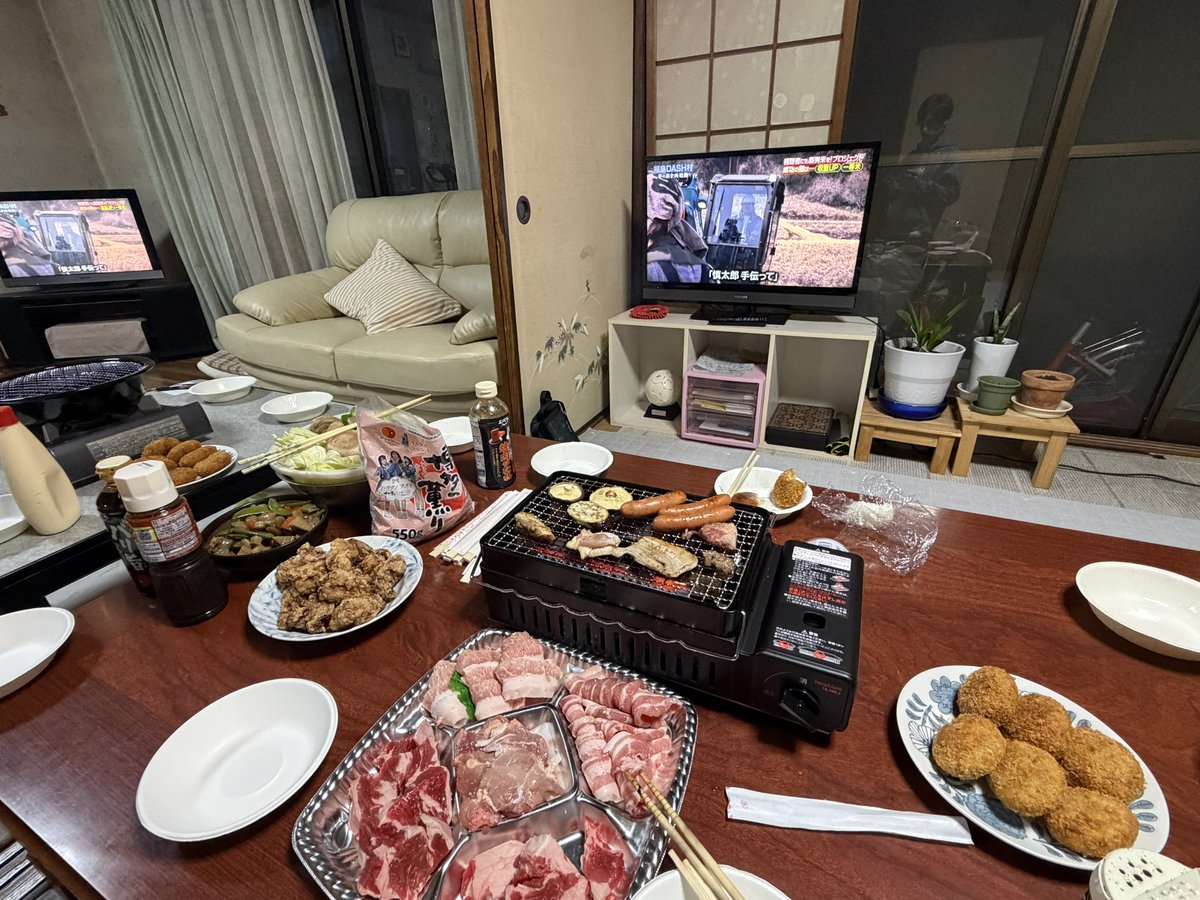 今年のばぁちゃんちのBBQは雨なので家の中でやったけど煙くて火災報知器3回くらい鳴ってた笑笑