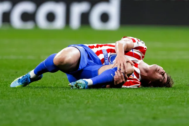 FantasySocData's tweet photo. 🇪🇺 #UCLFantasy #MD16 Injuries
Arsenal
🪑 Havertz and Odegaard both weren't even on the bench against Fulham. Very unlikely to start, bench at best.
❌ Timber out still
❌ Merino out
Atlético de Madrid
❓ Giuliano Simeone went off injured with a knock in the 1st leg. He is the only doubt for the 2nd leg.
❓ Simeone said last week, straight after the 1st leg that he expects Alvarez to start.
However this weekend he admitted Julian Alvarez is still struggling with his ankle injury ahead of the 2nd leg... least we see the lineups before the deadline!
Bayern
❌ Gnabry is OUT for the rest of the season
❌ Guerreiro OUT
❓ Karl is a doubt but no chance of starting.
PSG
❌ Hakimi is OUT.
